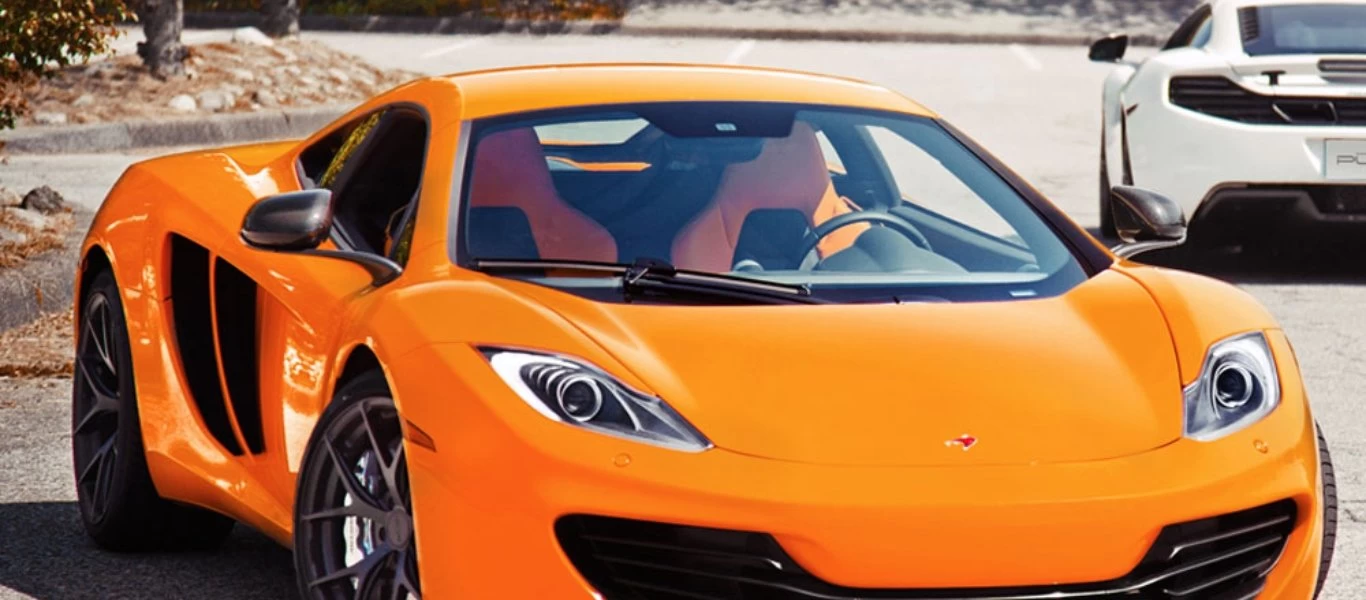 Απρόσεκτος οδηγός πέταξε μπουκάλι σε McLaren - Δείτε τι συνέβη (βίντεο)